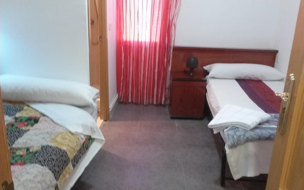 Mombuey Valdebebas Guest house *